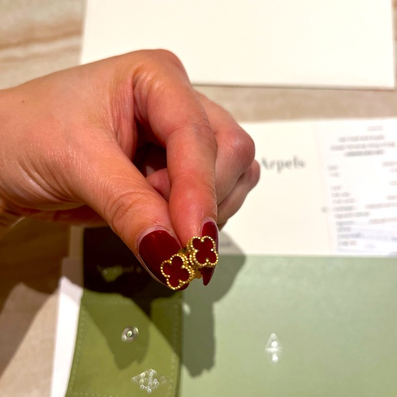 Van Cleef & Arpels sweet alhambra earrings - Picture 2 of 5